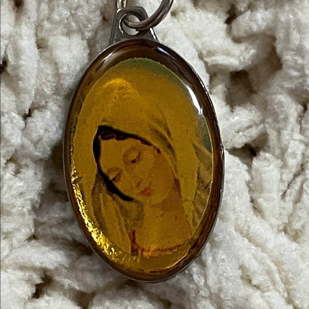 Virgin Mary vintage pendant. VGUC